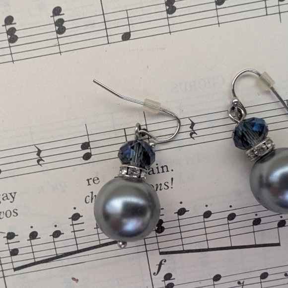 Elegant Silver and Blue Pearl Earrings - Picture 2 of 5